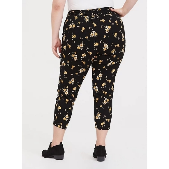 Torrid Floral Paperbag Crop Pants - Picture 4 of 7